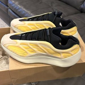 Brand new yezzy 700 with box